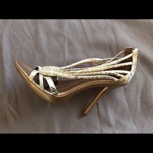 6.5 Carlos Santana Gold & White Strappy Heel